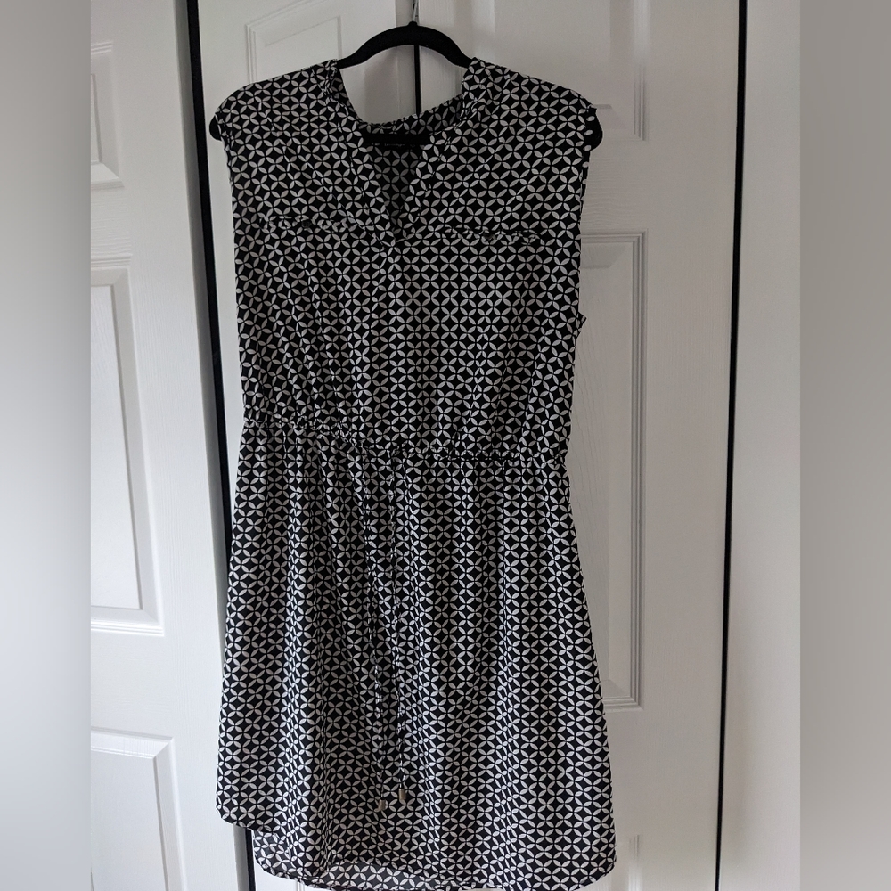 Pattern Dress - Picture 2 of 2